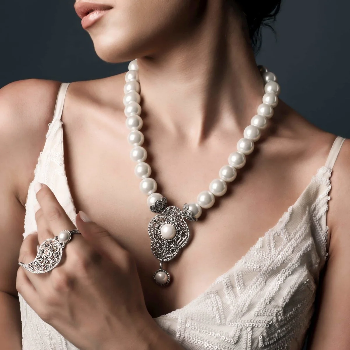 Necklace "Aruseh" (Rent) - Image 3