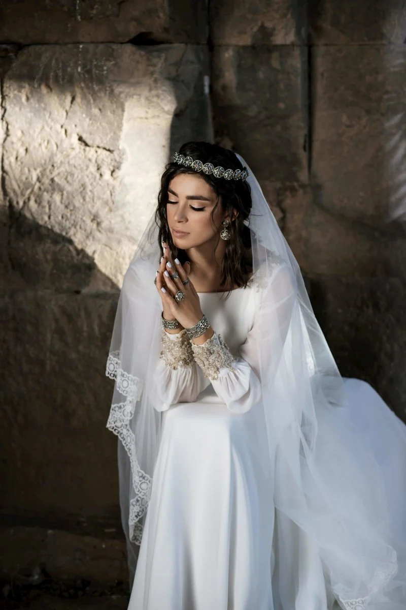 Crown "Karin" (Rent) - Image 4